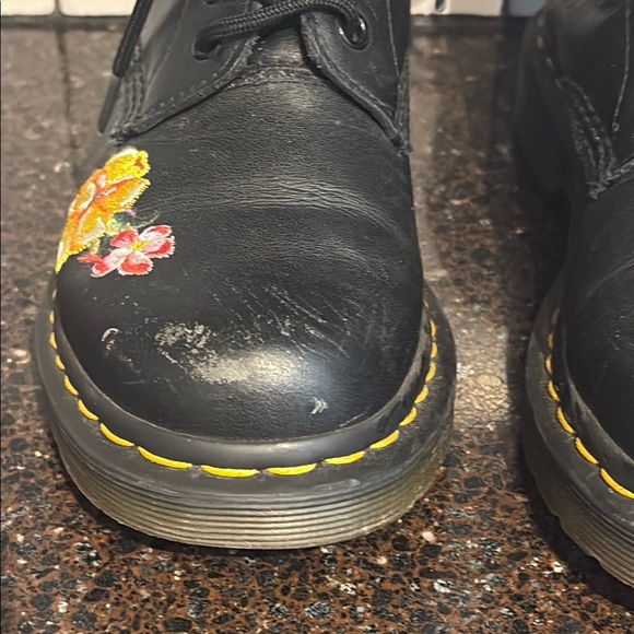 Dr. Marten Vondo II Floral Embroidered Black Boots, size 6 - Picture 9 of 10